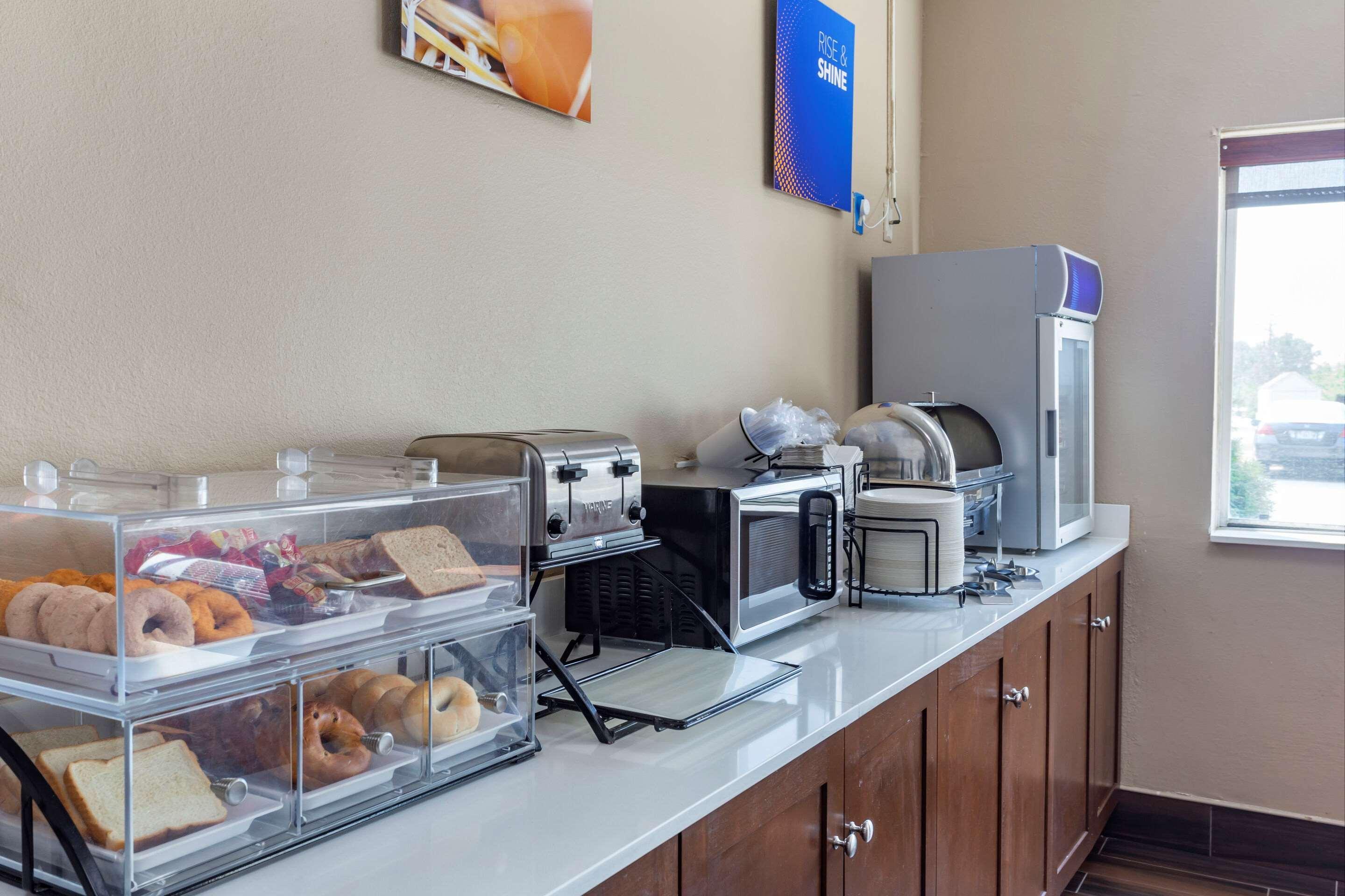 Comfort Inn Rockford Near Casino District Экстерьер фото