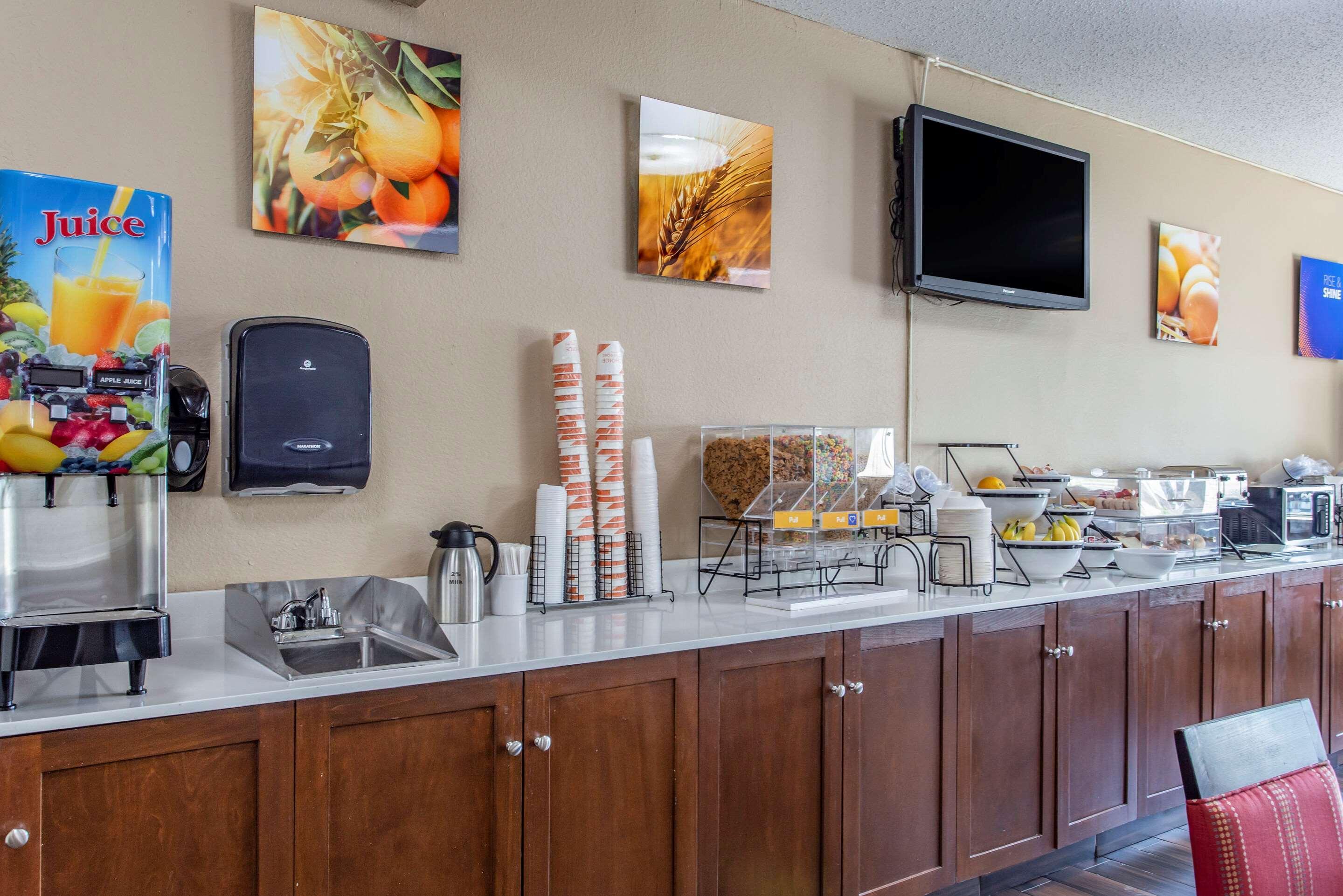 Comfort Inn Rockford Near Casino District Экстерьер фото